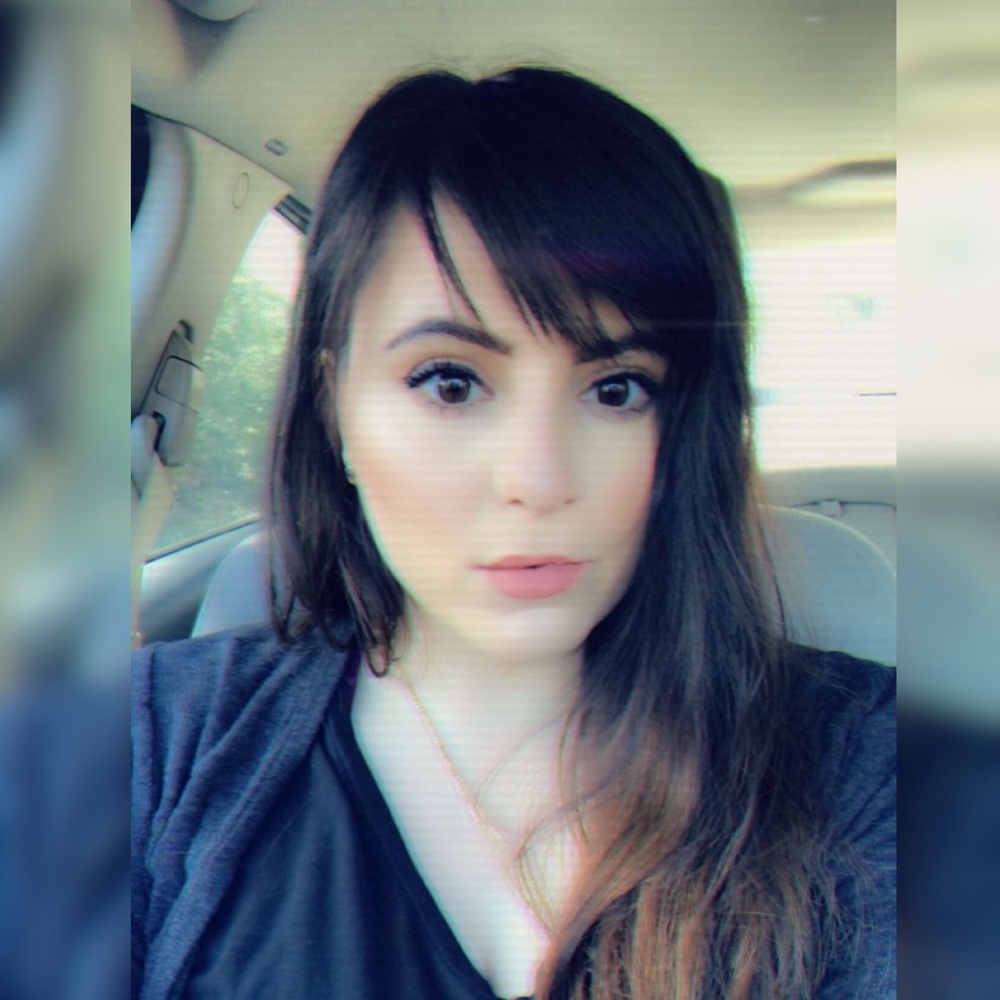 Meet your Posher, Adrianne